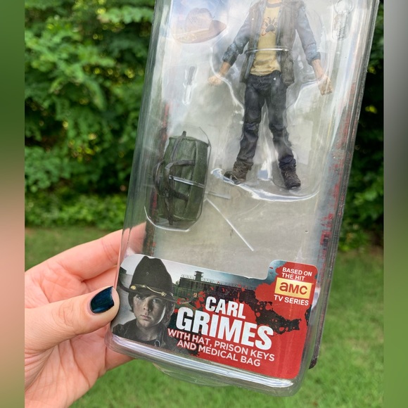 Carl from The Waking Dead Action Figure - Picture 5 of 10